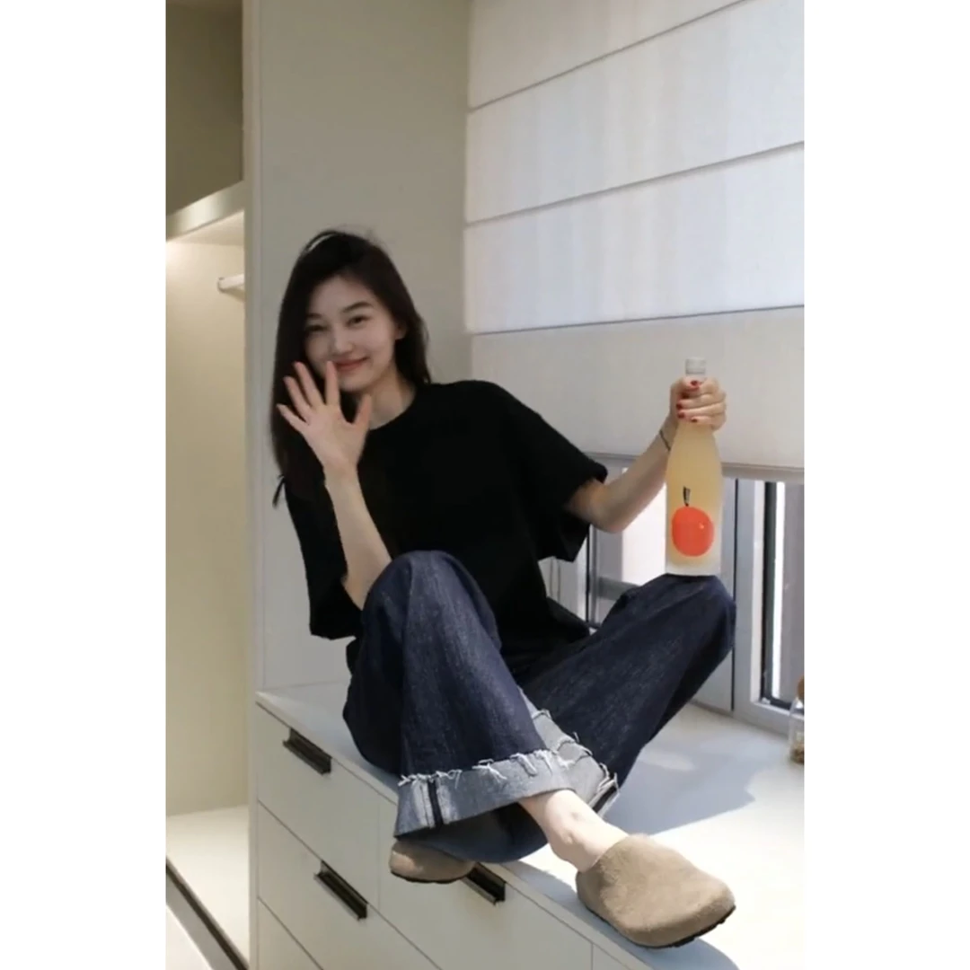 MARIE.COCO韩版时尚黑色正肩纯色短袖T恤上衣搭配直筒牛仔裤套装