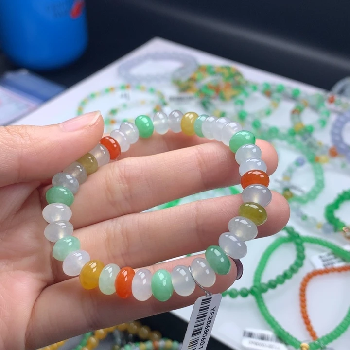 翡翠手镯未镶嵌卡