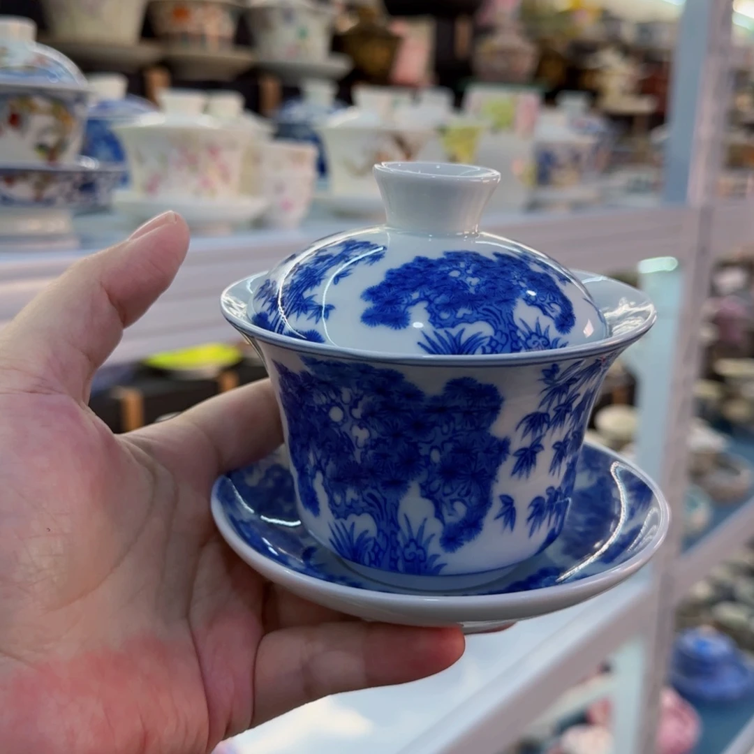 瓷片盖碗很精致很好看