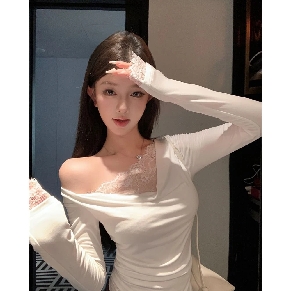 蕾丝拼接露肩长袖针织T恤女秋季修身紧身设计感纯欲短款白色上衣
