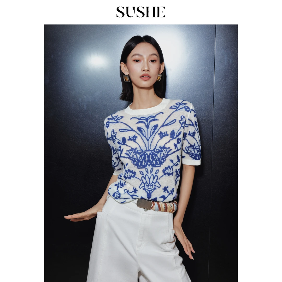 束皙SUSHE 釉见 青瓷花釉夏季新款弹力圆领撞色提花短袖针织上衣