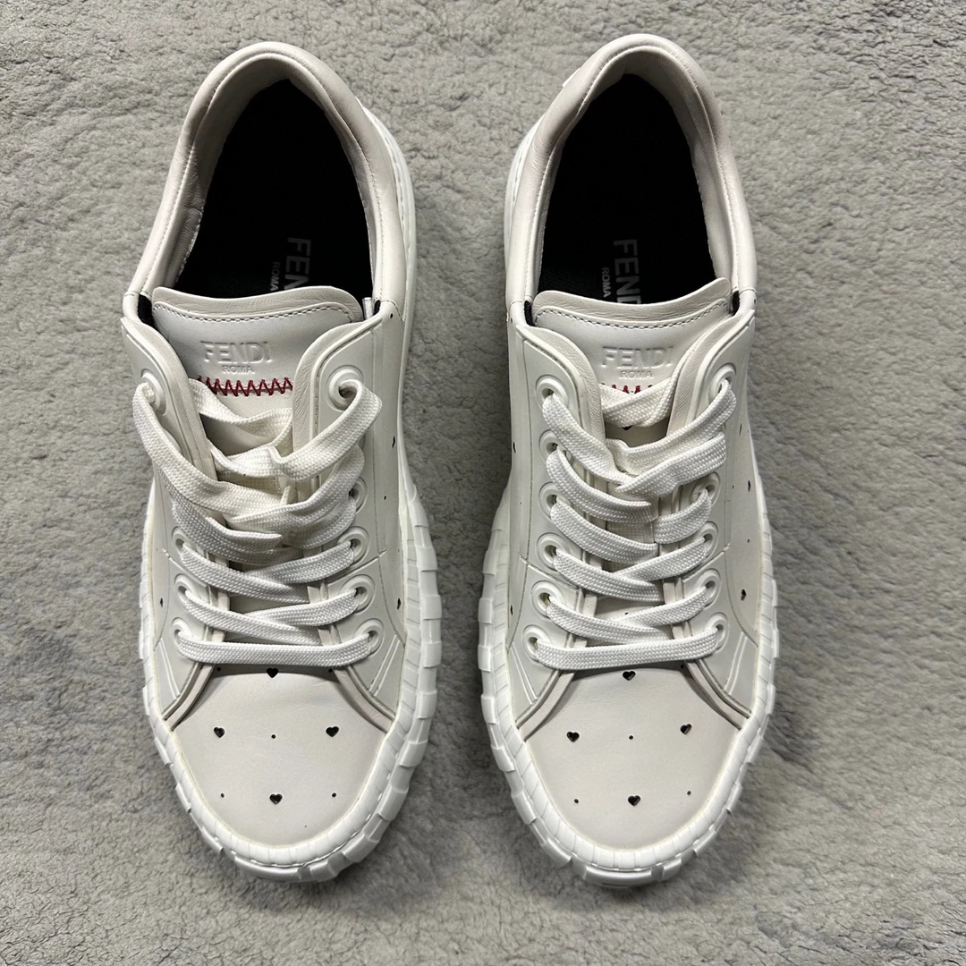 全新未使用  Fendi 芬迪 爱心低帮系带饼干鞋 7码 D14300