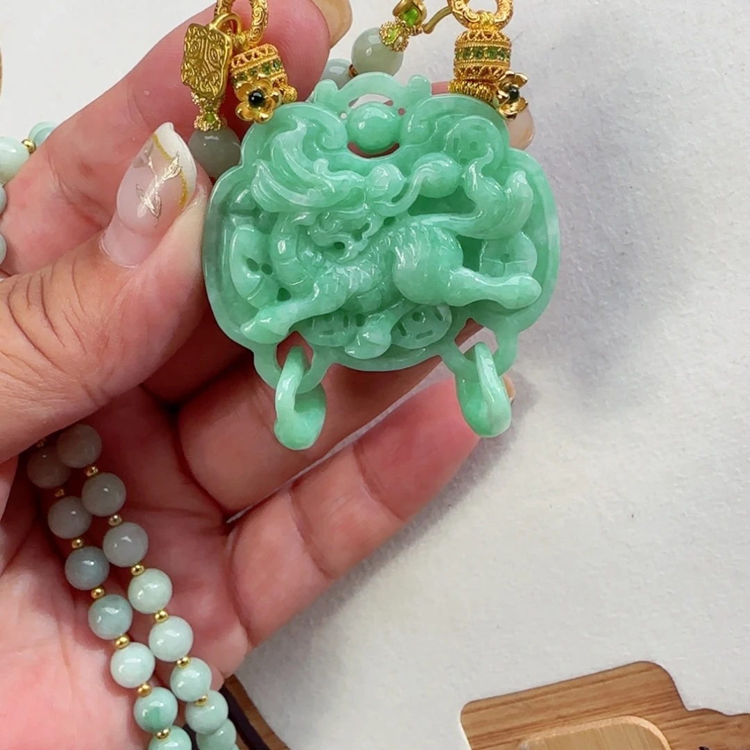 翡翠未镶嵌颈饰仿古