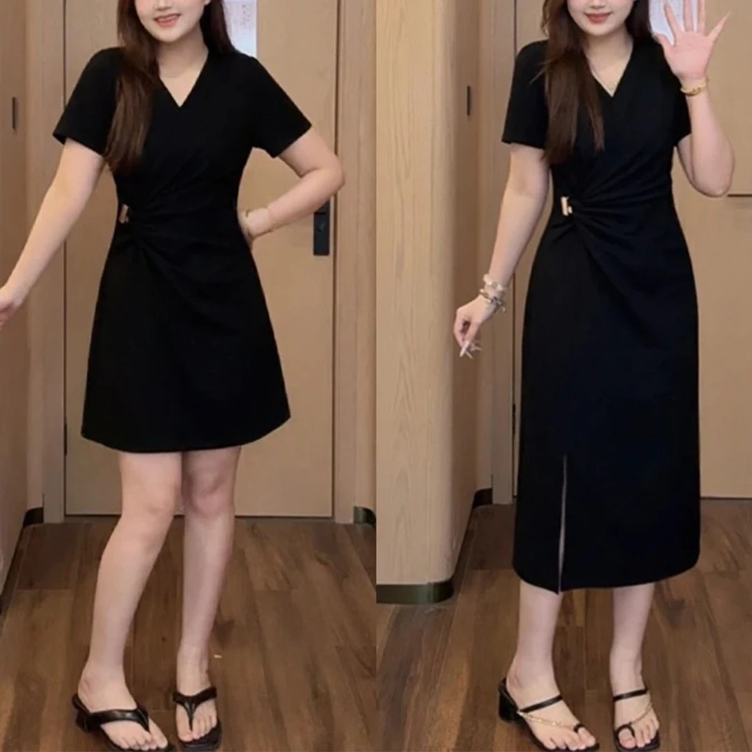 夏季新款法式轻奢大码连衣裙女士设计感V领显瘦金扣子开衩小黑裙