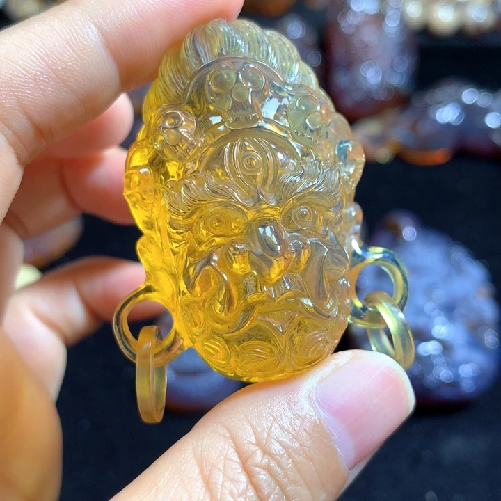 琥珀颈饰未镶嵌蓝珀雕刻件立体大黑天