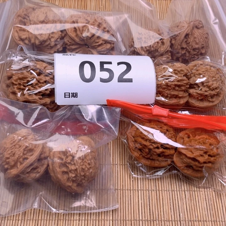 文玩核桃把件52号6对