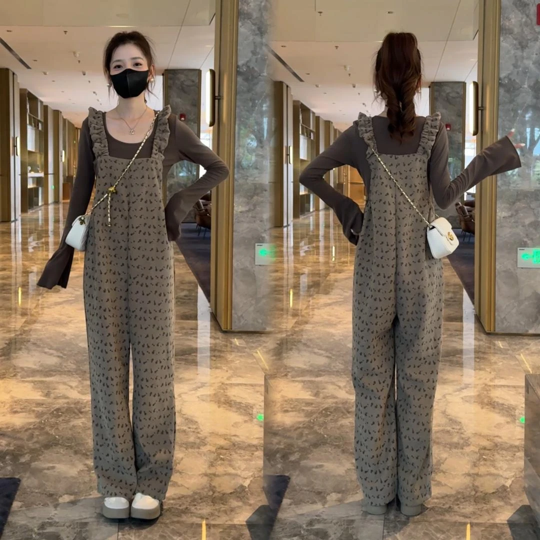 时尚洋气套装女2025年春早秋新款针织长袖打底衫碎花背带裤两件套