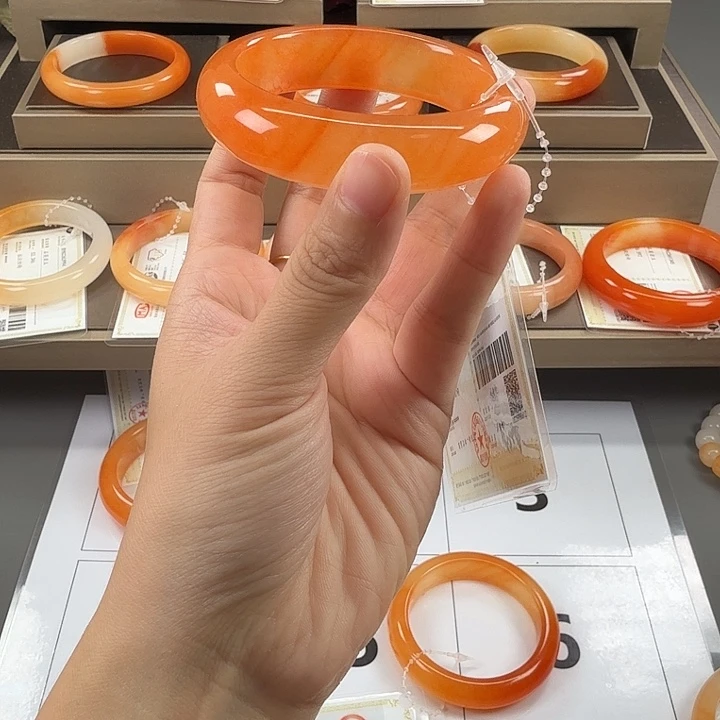 金***生石英质玉（黄龙玉）合金手镯