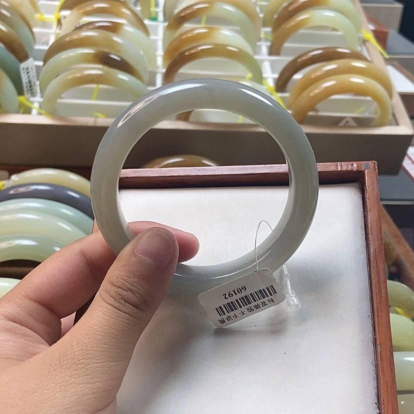 【闪购商品】和田玉手镯未镶嵌