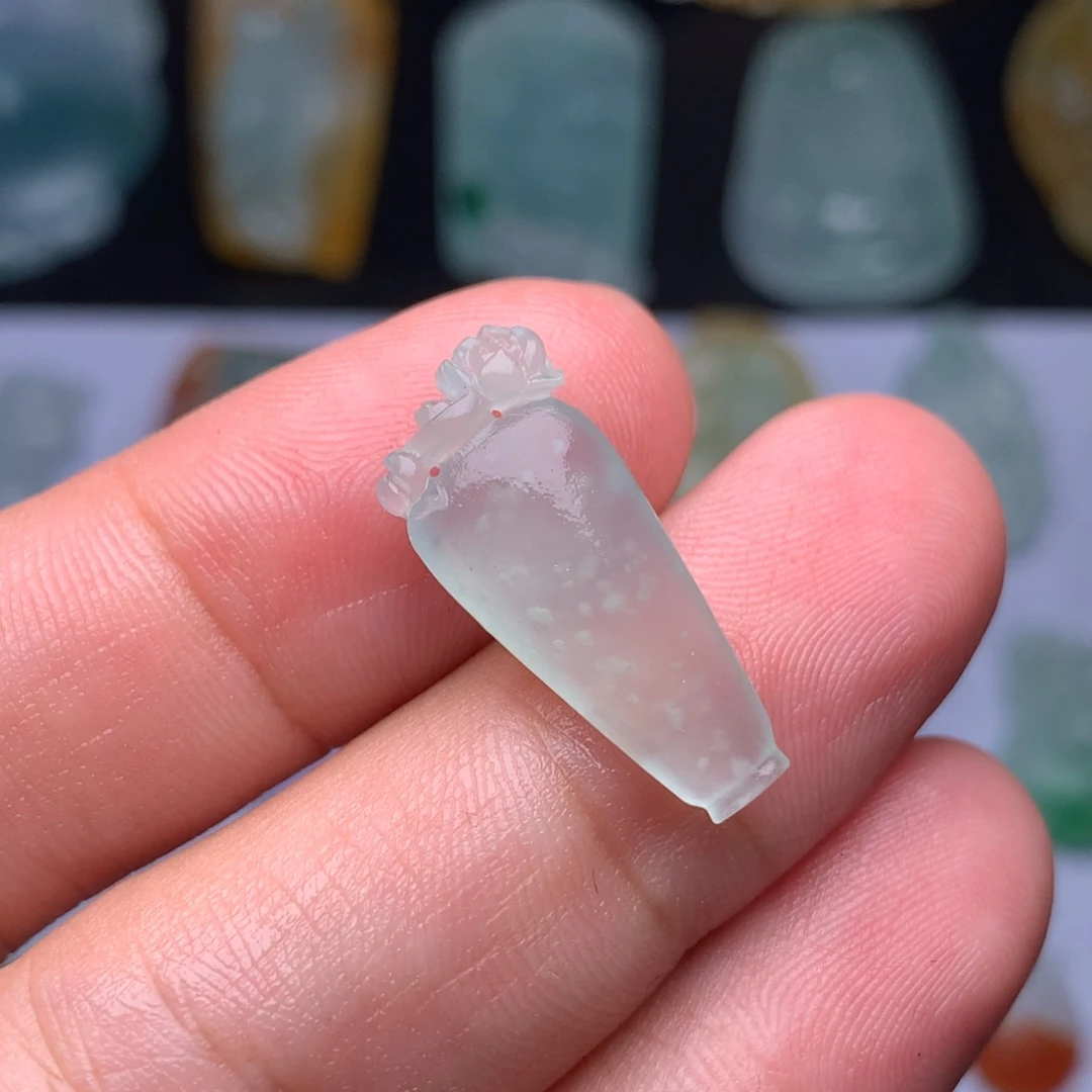 定制翡翠未镶嵌宝瓶