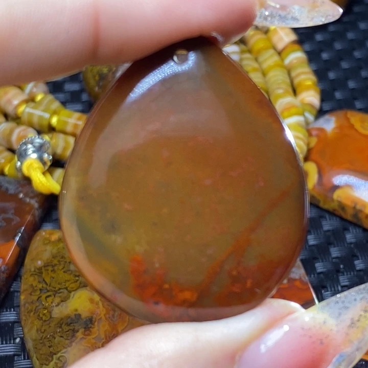 玛瑙/玉髓颈饰未镶嵌