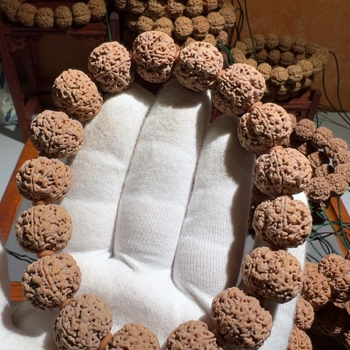 囍****金刚菩提吊坠18星球