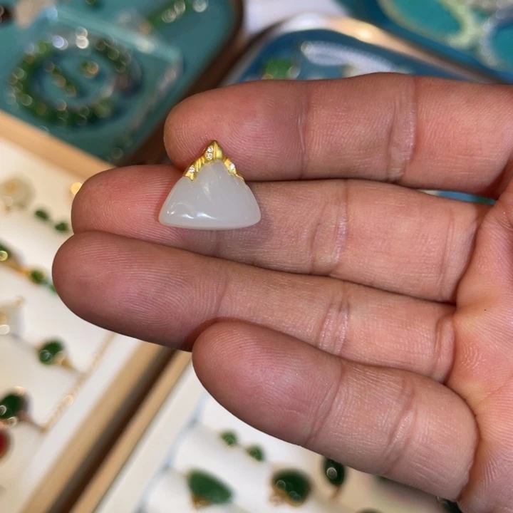 和田玉18K金镶嵌颈饰