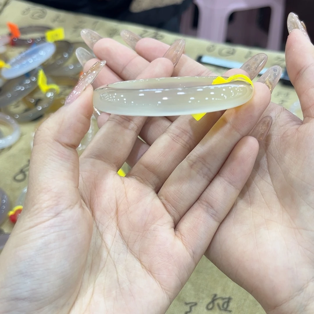 玛瑙/玉髓手镯未镶嵌p**i