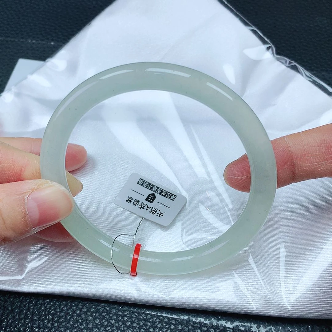 翡翠手镯未镶嵌59圈