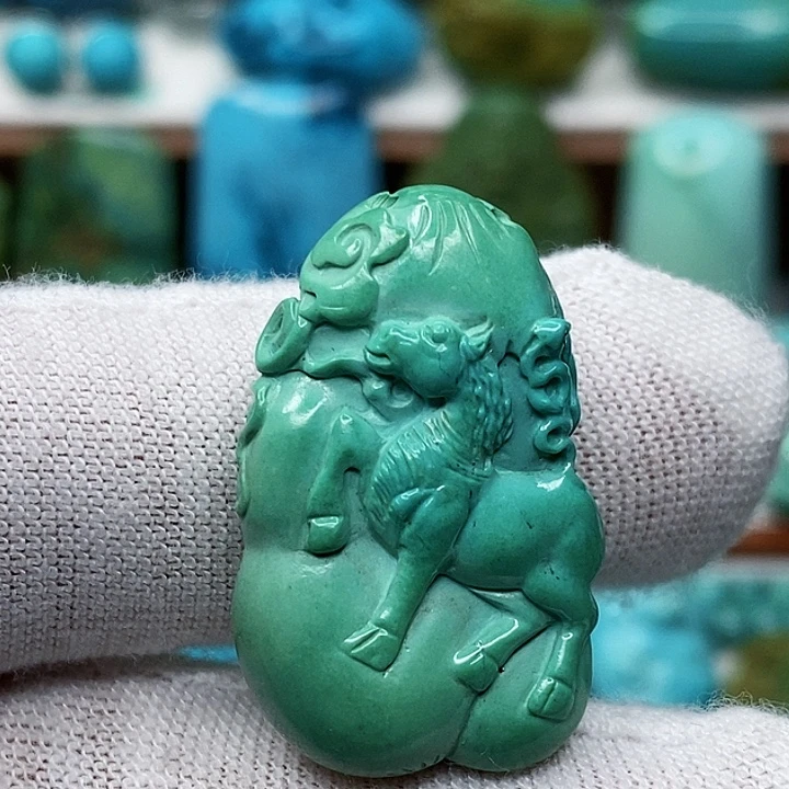 绿松石未镶嵌珠宝奇石