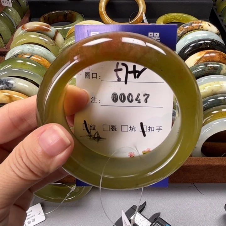 蛇纹石玉未镶嵌手镯橘**姐