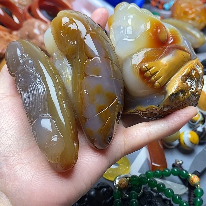 人***衷石英质玉（非洲翠）未镶嵌珠宝奇石