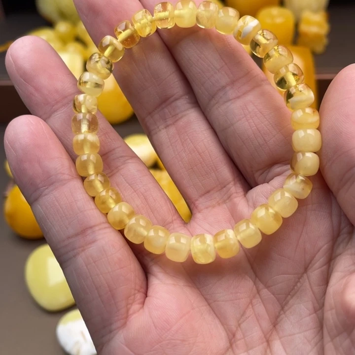 琥珀未镶嵌颈饰如图