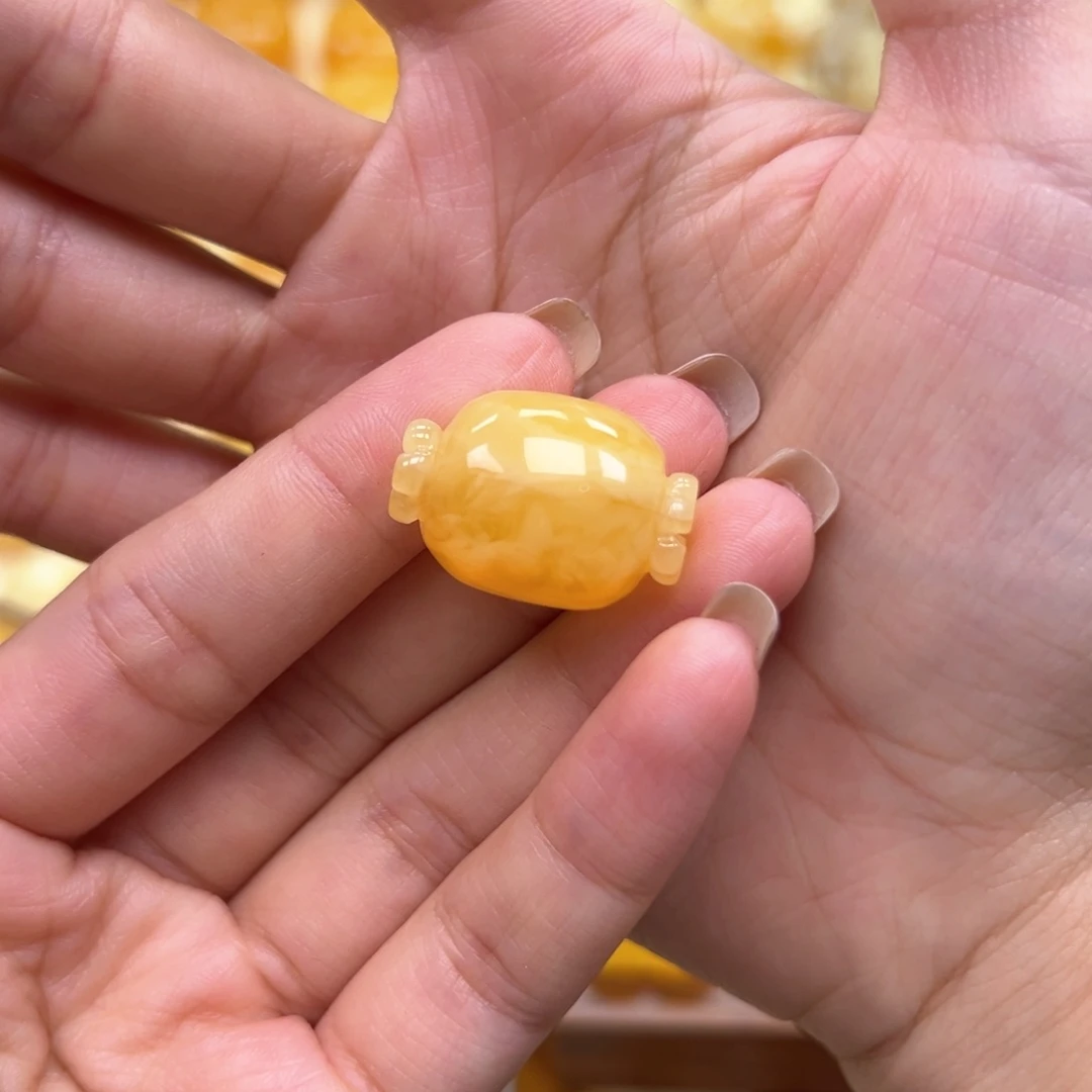 琥珀未镶嵌颈饰蜜蜡