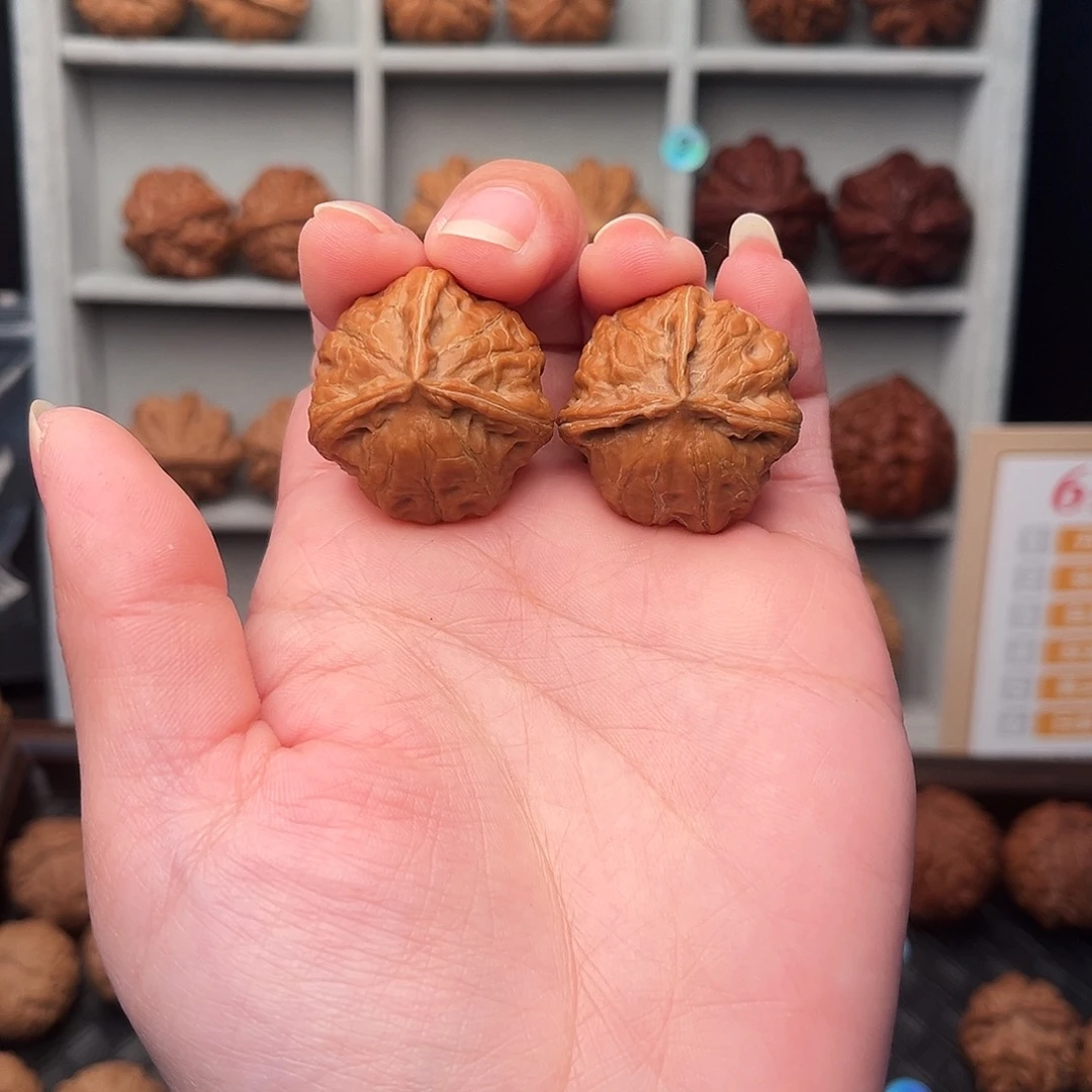 @***子文玩核桃把件三棱Z