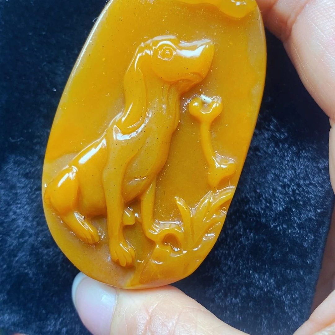 未镶嵌石英质玉（黄龙玉）颈饰