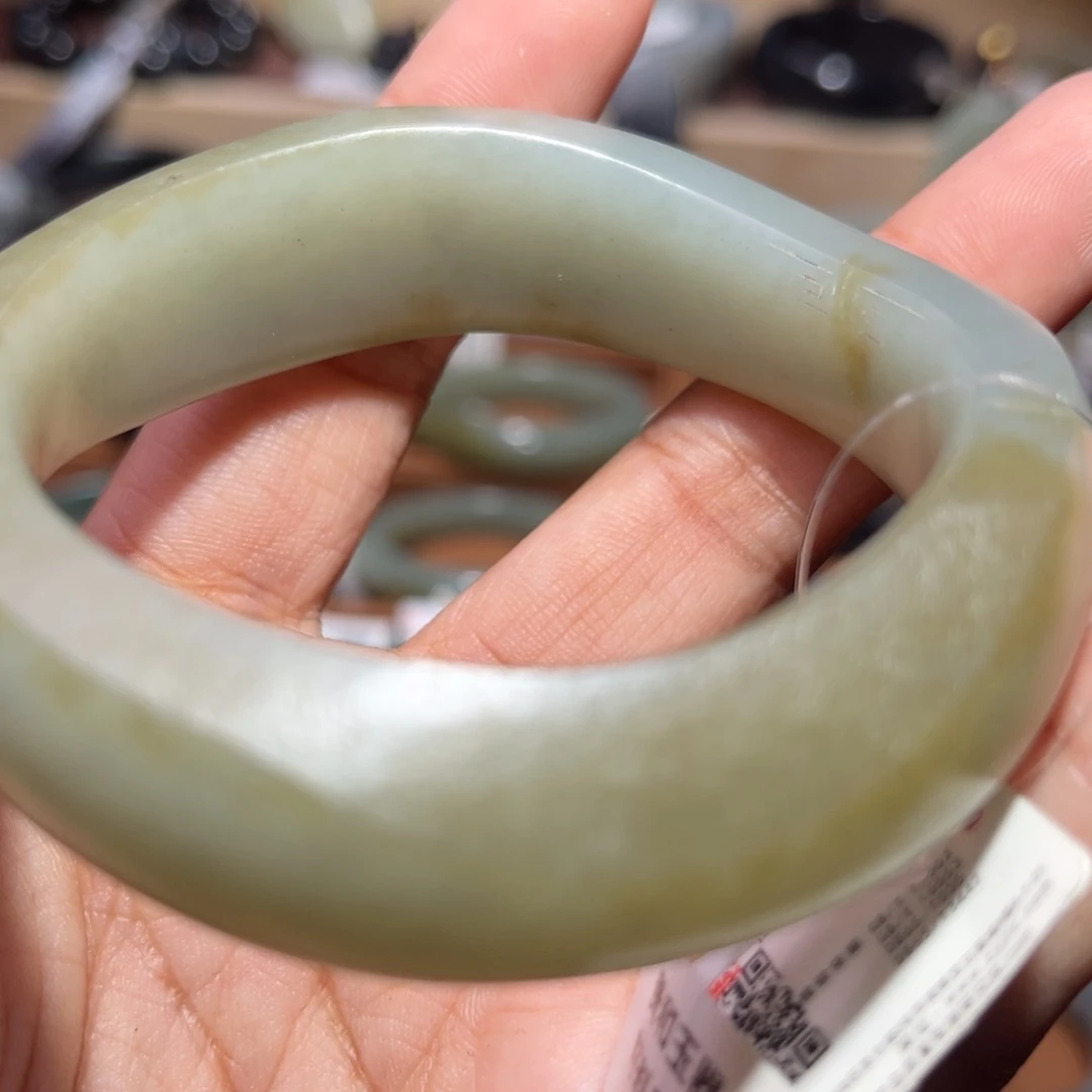 小***俭和田玉未镶嵌手镯