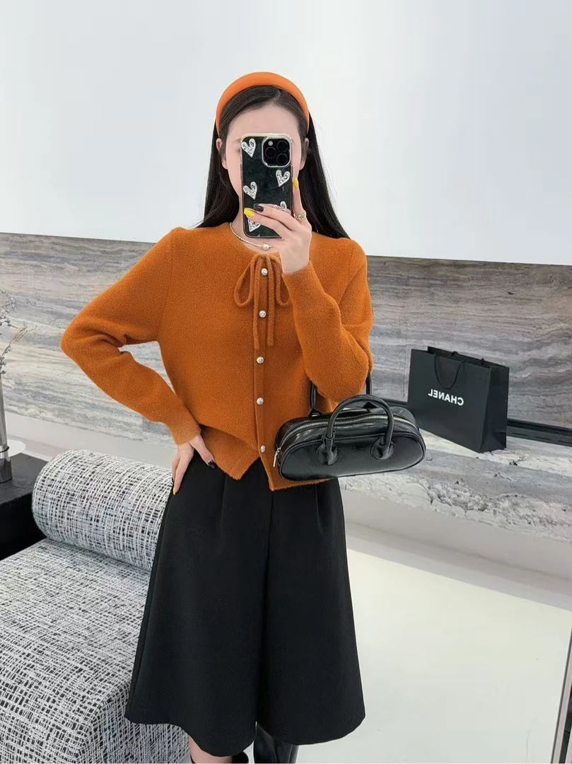 常规时尚风女针织毛衣上衣