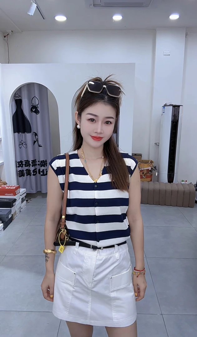 炫彩阁62358【V领夏季冰爽针织显瘦上衣】