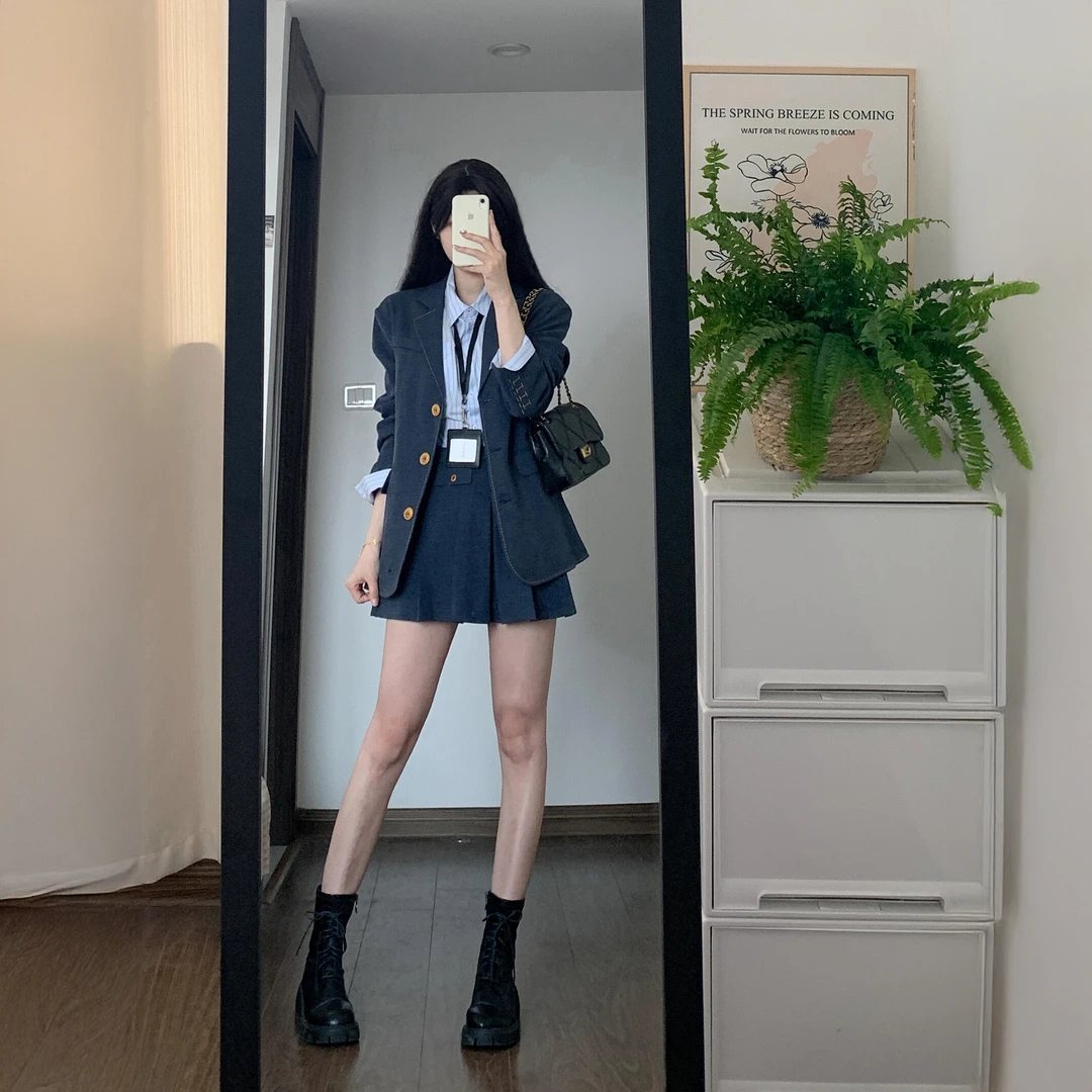 早秋一整套ootd穿搭女职场通勤气质西装外套条纹衬衫短裙三件套装