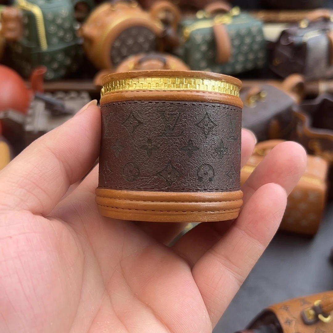 茶壶紫砂杯子和一颗心被