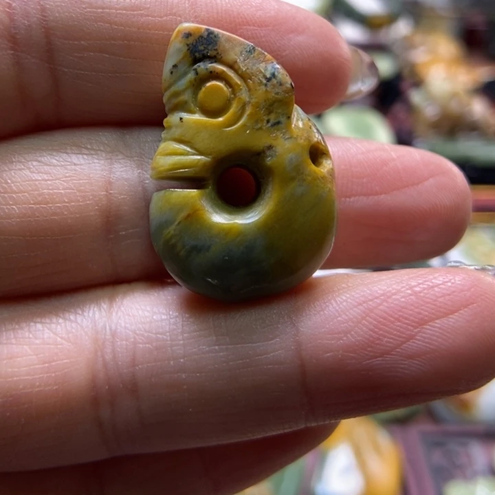 吊坠(赠链)未镶嵌岫岩河磨玉（透闪石质玉）