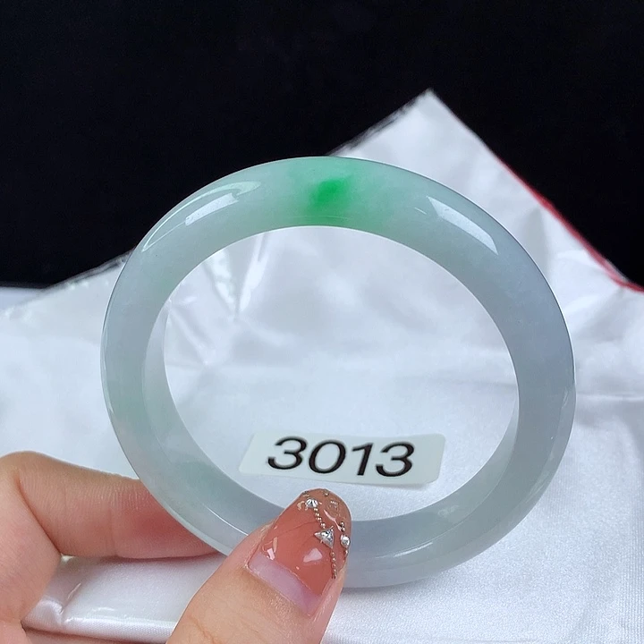 翡翠手镯未镶嵌55圈