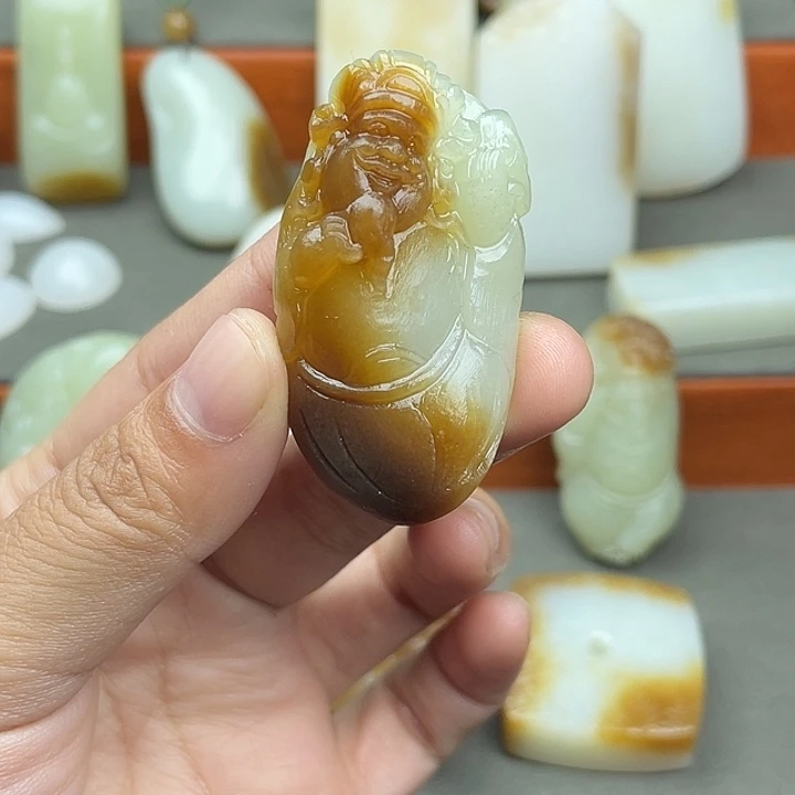 和田玉未镶嵌颈饰