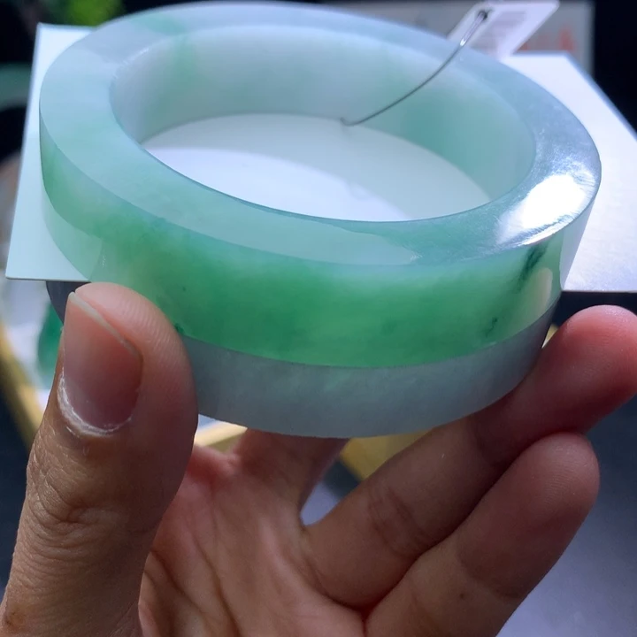 未镶嵌翡翠手镯定制翡翠