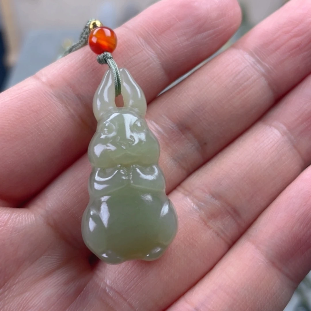 和田玉颈饰未镶嵌独*侠