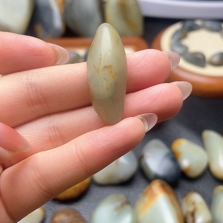 和田玉颈饰未镶嵌14