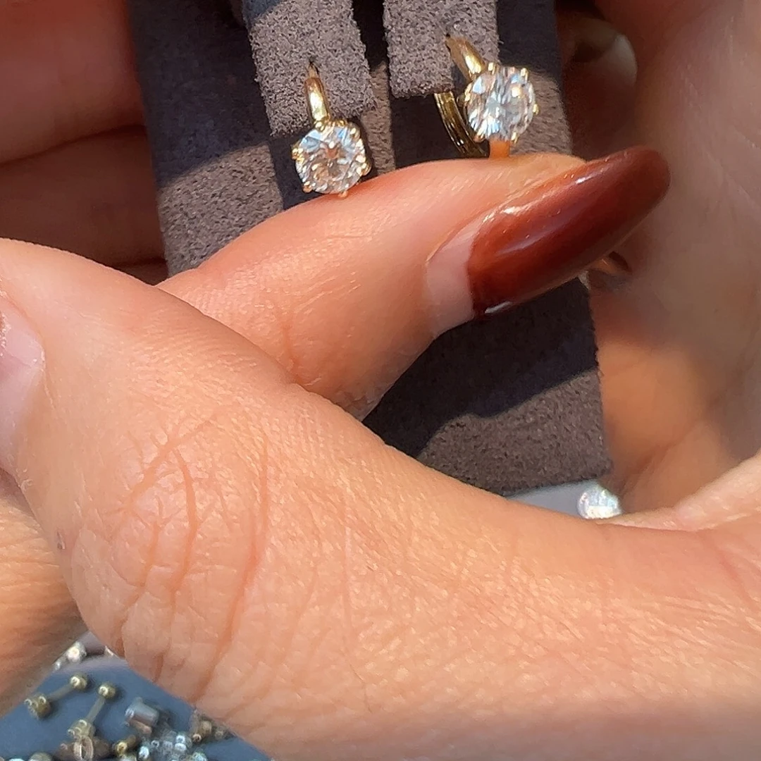 耳饰18K金镶嵌钻石1克拉