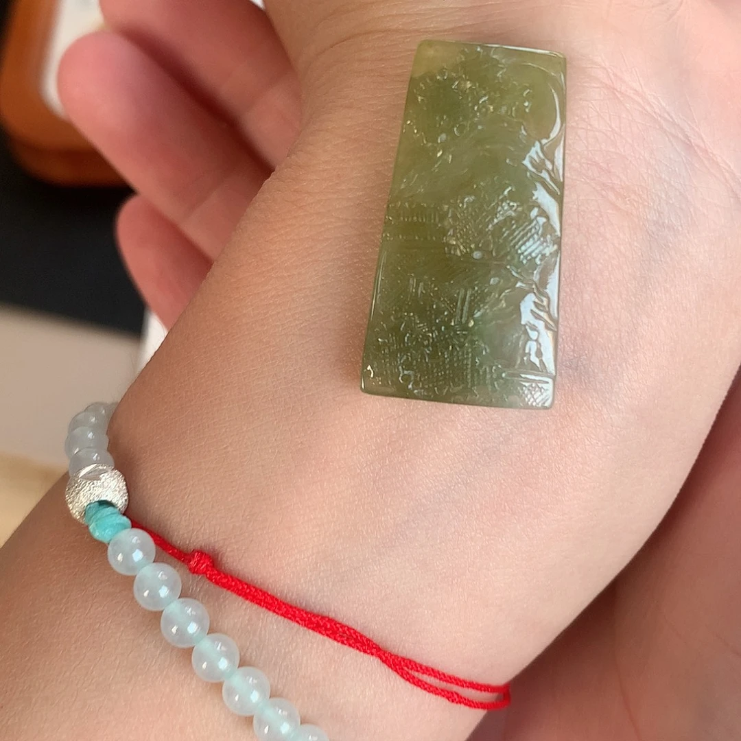 翡翠未镶嵌颈饰山水