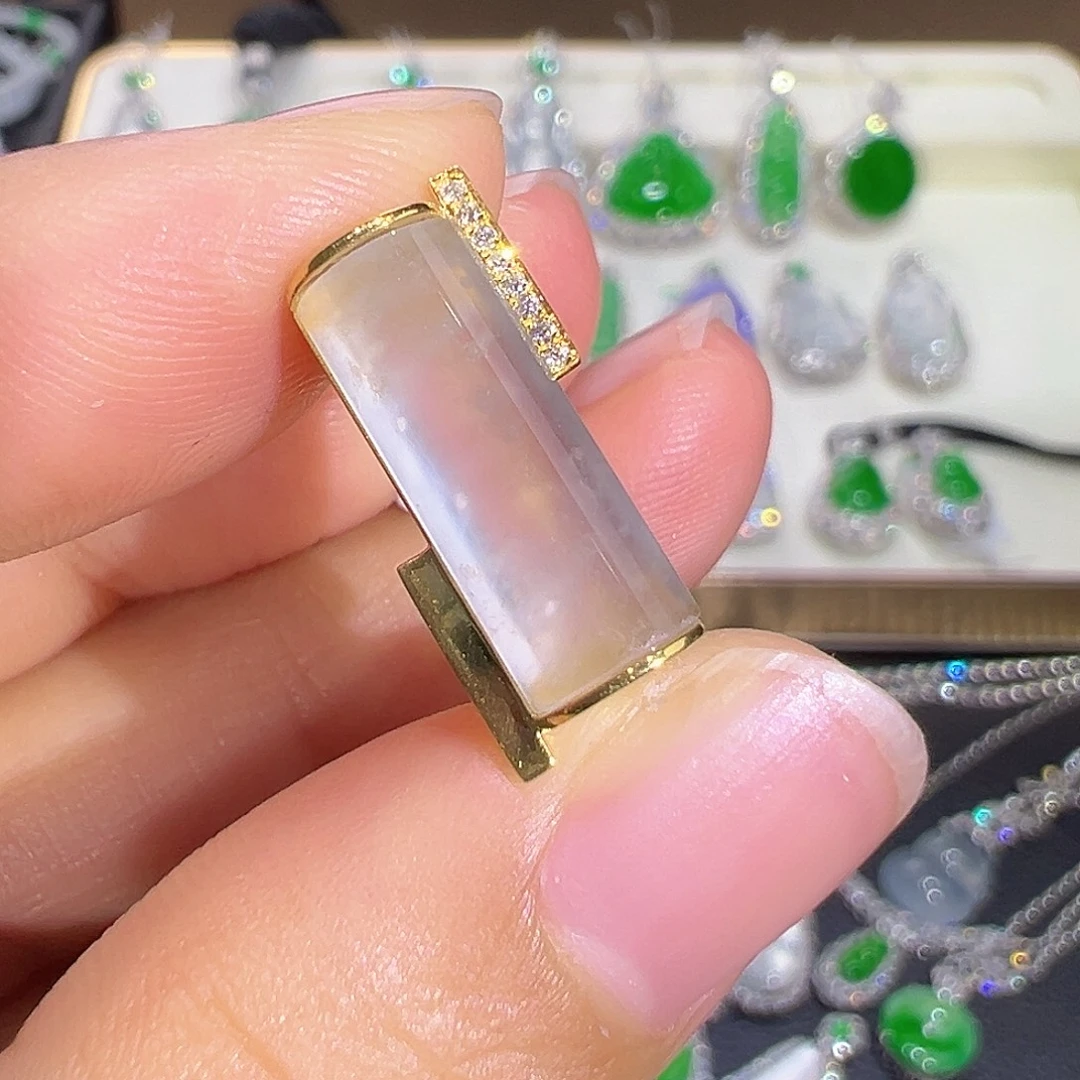 翡翠18K金镶嵌戒指