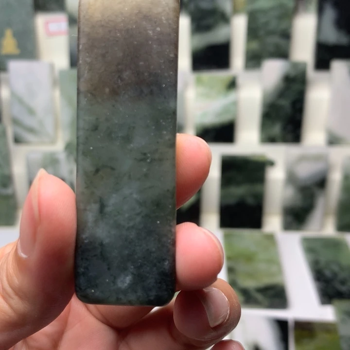 独山玉未镶嵌颈饰