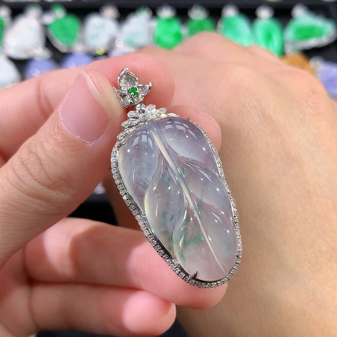 翡翠18K金镶嵌颈饰