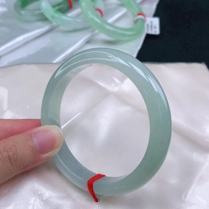 翡翠手镯未镶嵌57+圈