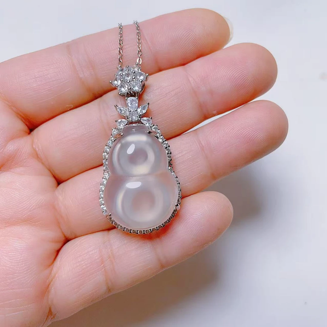 玛瑙玉髓白色葫芦项链配饰女轻奢毛衣锁骨链吊坠