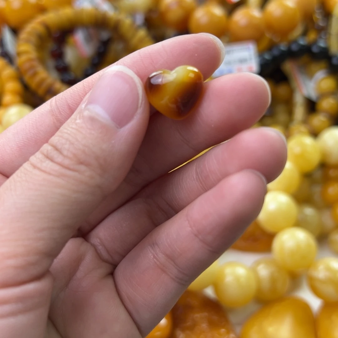 琥珀珠宝奇石未镶嵌