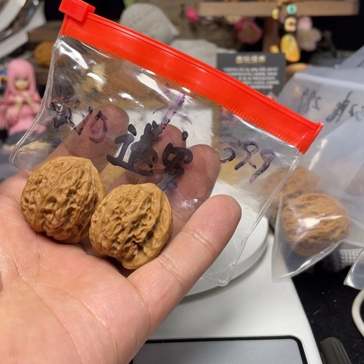 文玩核桃把件遇*.宫灯