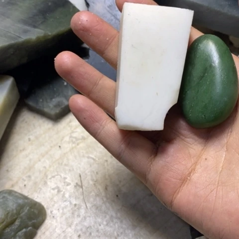 透闪石质玉未镶嵌珠宝半成品健**康