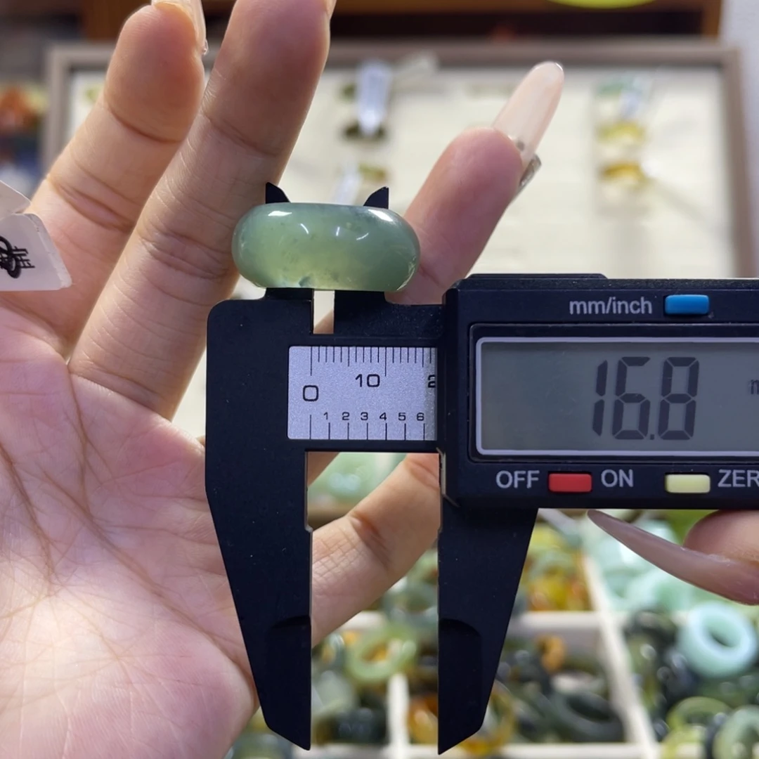 蛇纹石玉未镶嵌手镯100