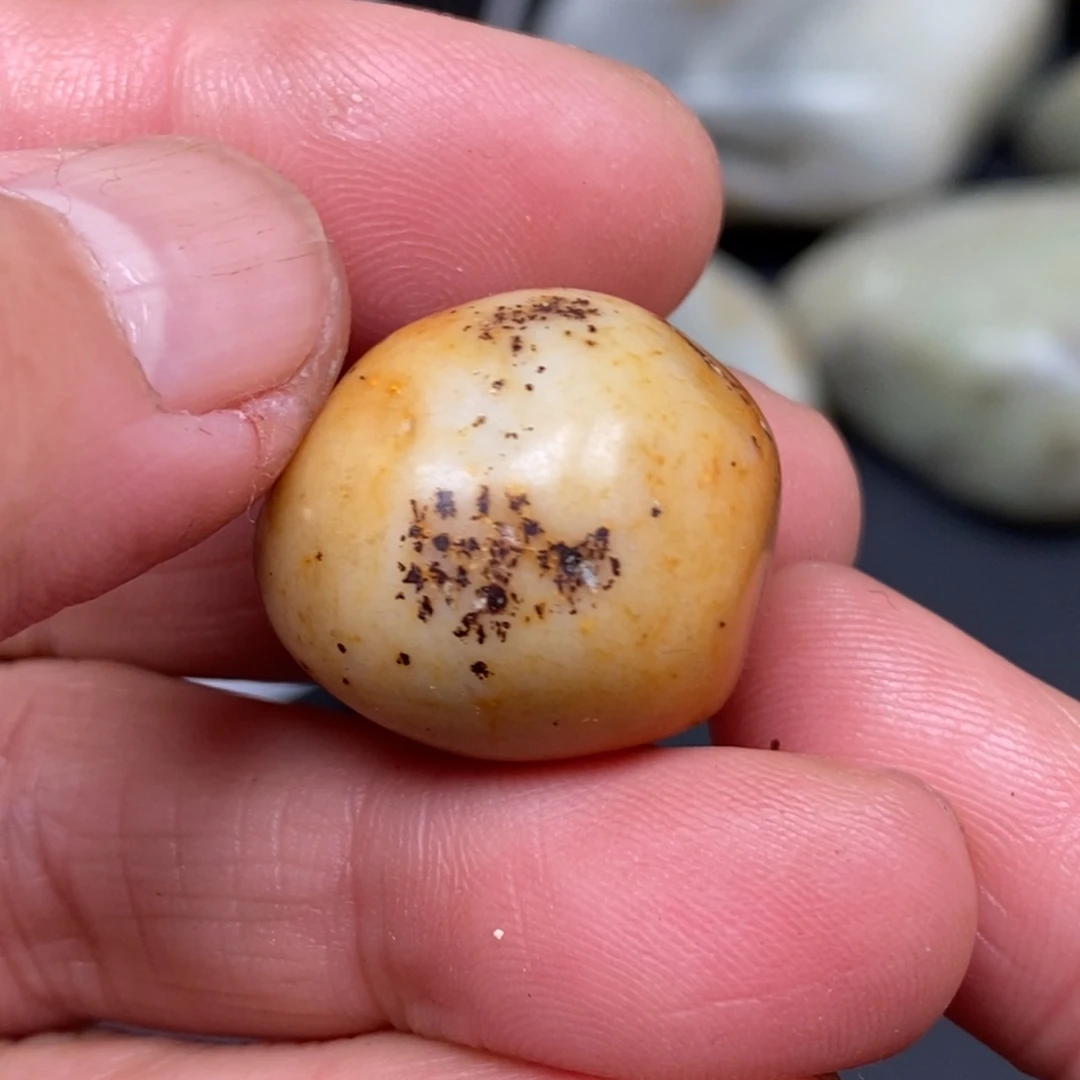 透闪石质玉挂件未镶嵌