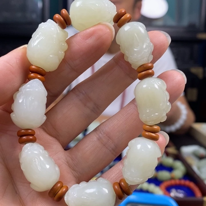 用***6和田玉未镶嵌颈饰